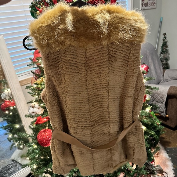 Ya Los Angeles Faux Fur Vest - Picture 2 of 3
